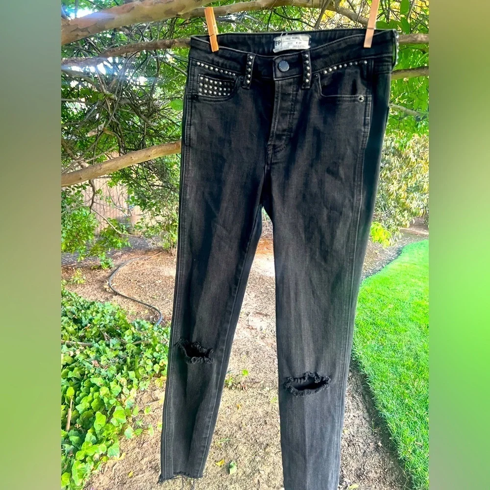 Free People Black Distressed Skinny Jeans 👖